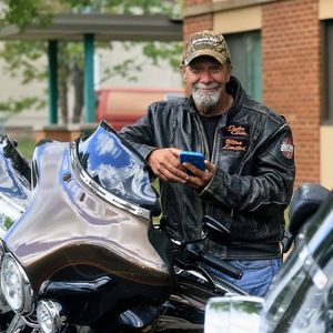 Meet your Posher, Bruce